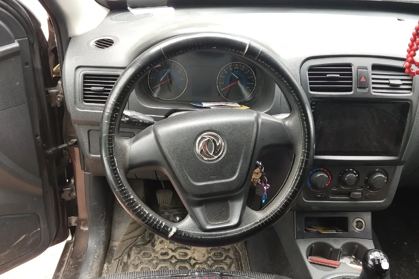 2018 DongFeng Fengon Fengon 330 1.5L 109HP L4 5MT,autocango,china used car exporter,china ev exporter,chinese used car exporter,chinese used ev exporter