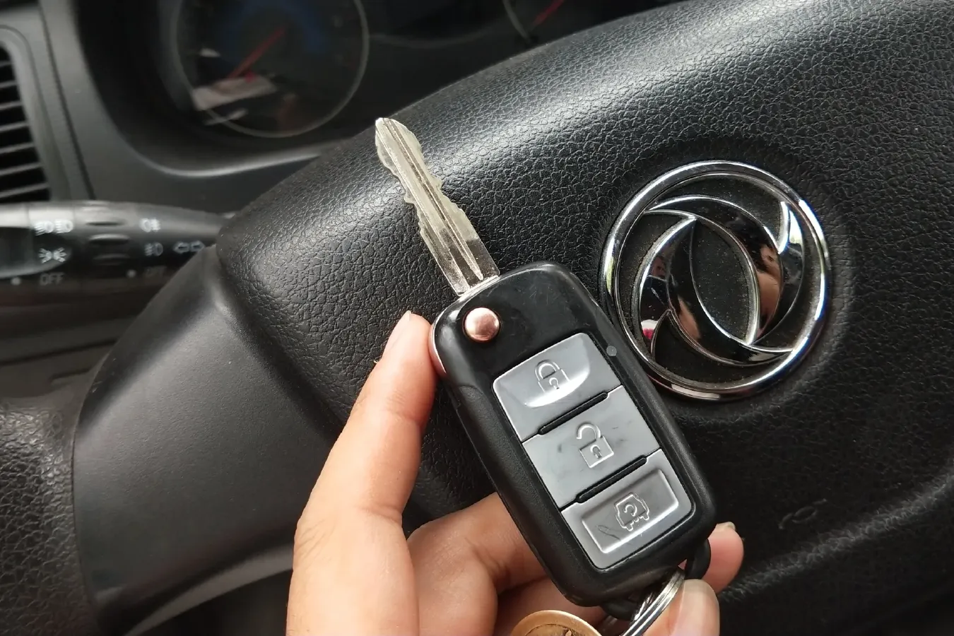 2018 DongFeng Fengon Fengon 330 1.5L 109HP L4 5MT,autocango,china used car exporter,china ev exporter,chinese used car exporter,chinese used ev exporter