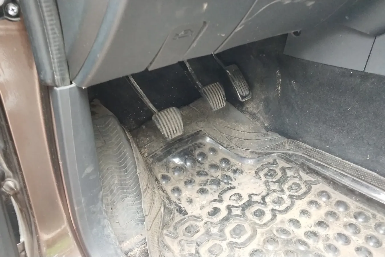 2018 DongFeng Fengon Fengon 330 1.5L 109HP L4 5MT,autocango,china used car exporter,china ev exporter,chinese used car exporter,chinese used ev exporter