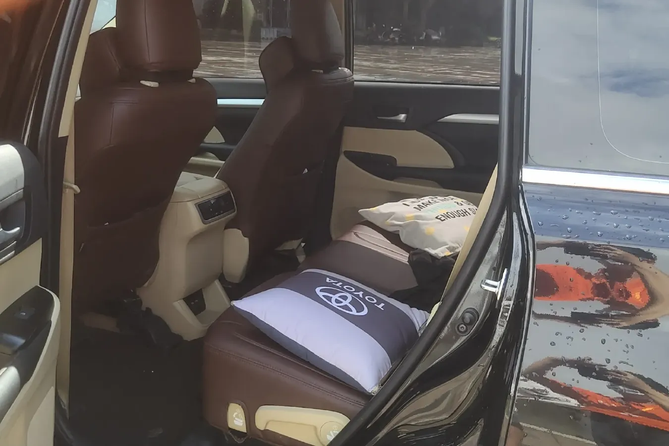 2021 Toyota Highlander 2.0T 220HP L4 6AT,autocango,china used car exporter,china ev exporter,chinese used car exporter,chinese used ev exporter