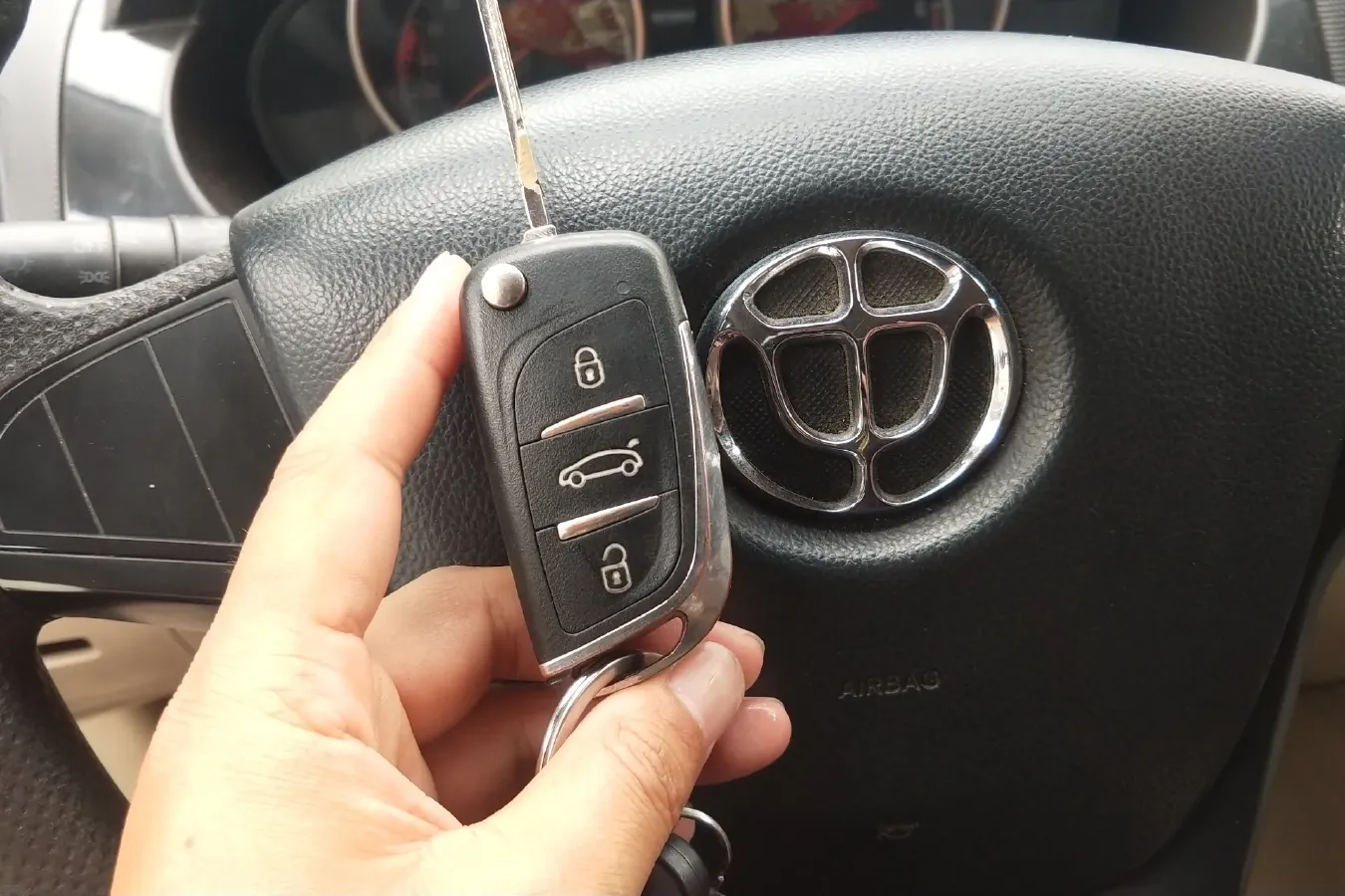 2013 Brilliance Auto H330 1.5L 105HP L4 5MT,autocango,china used car exporter,china ev exporter,chinese used car exporter,chinese used ev exporter