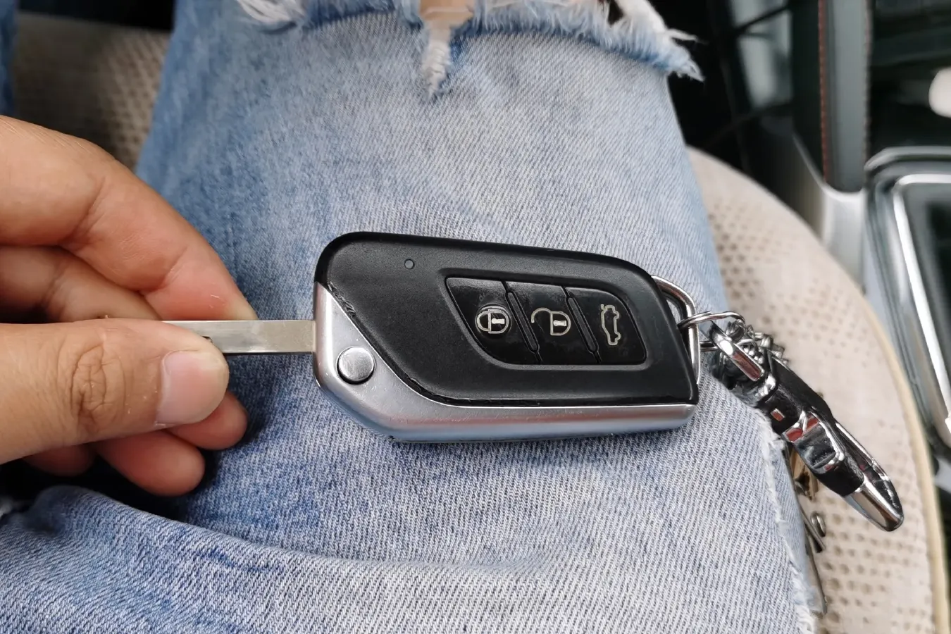 2016 BeiJing Auto Senova X35 1.5L 116HP L4 5MT,autocango,china used car exporter,china ev exporter,chinese used car exporter,chinese used ev exporter