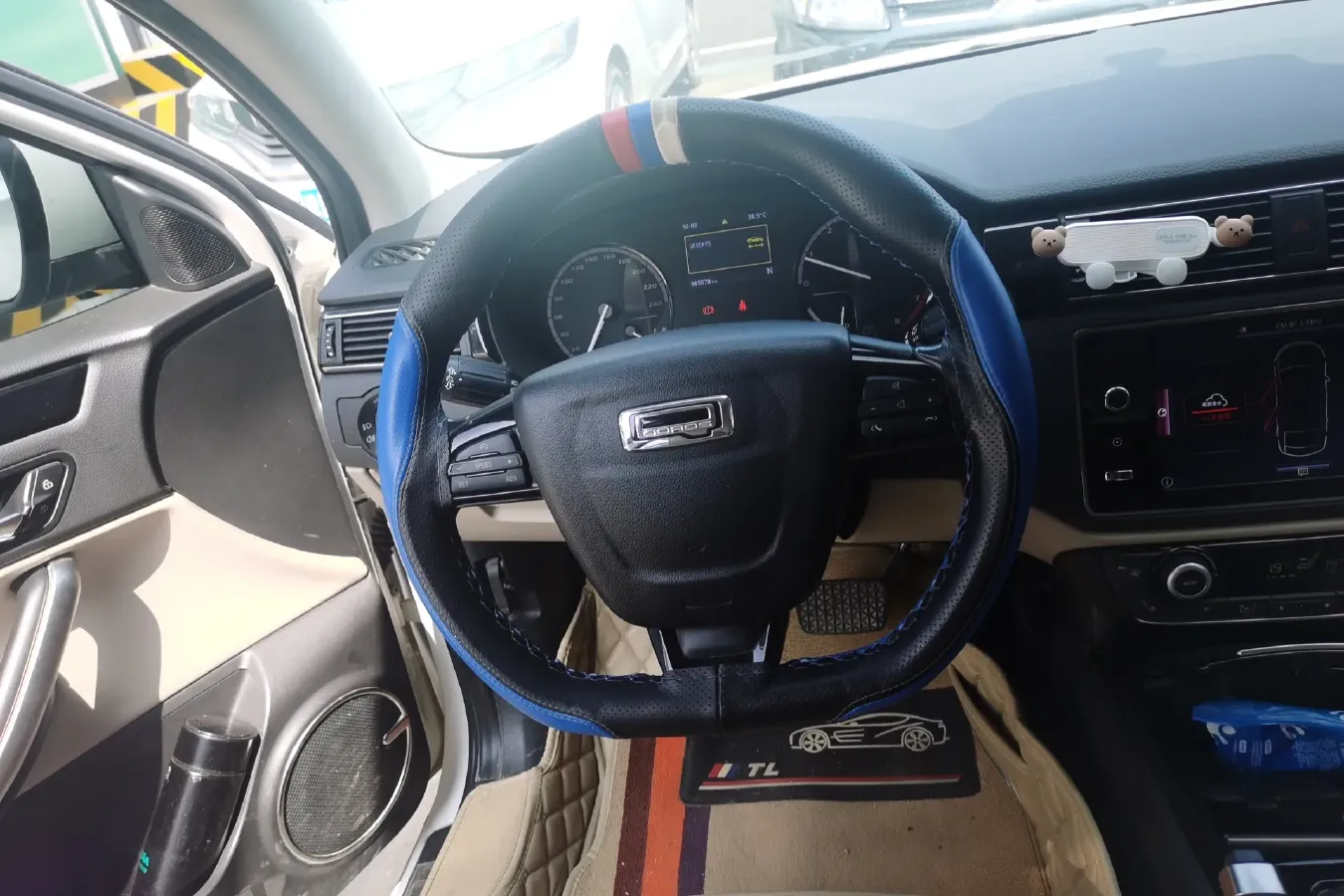 2014 Qoros 3 1.6T 156HP L4 6DCT,autocango,china used car exporter,china ev exporter,chinese used car exporter,chinese used ev exporter