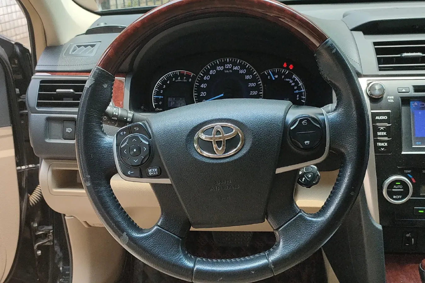 2012 Toyota Camry 2.0L 148HP L4 4AT,autocango,china used car exporter,china ev exporter,chinese used car exporter,chinese used ev exporter