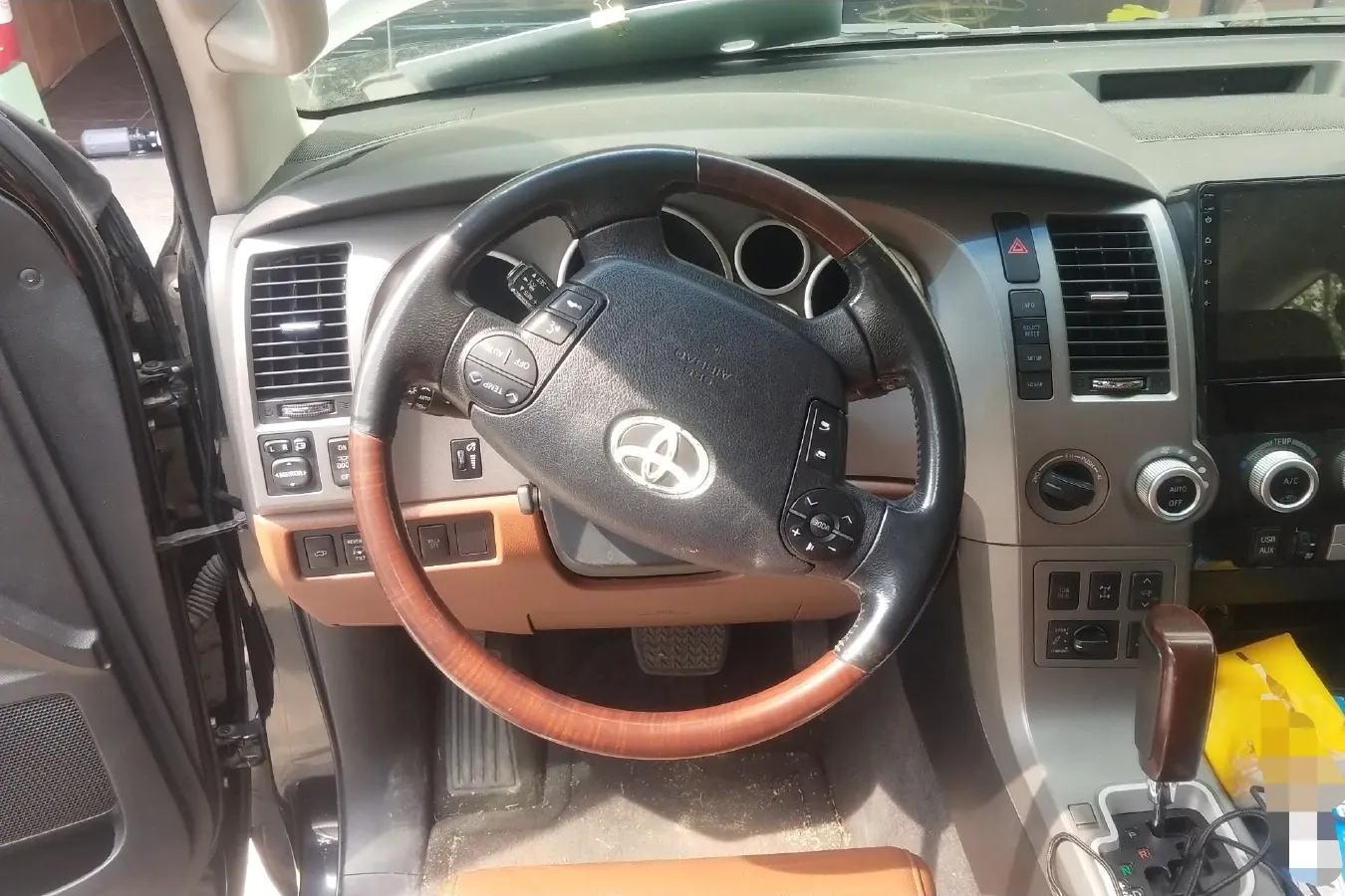 2010 Toyota Sequoia 5.7L 386HP V8 6AT,autocango,china used car exporter,china ev exporter,chinese used car exporter,chinese used ev exporter