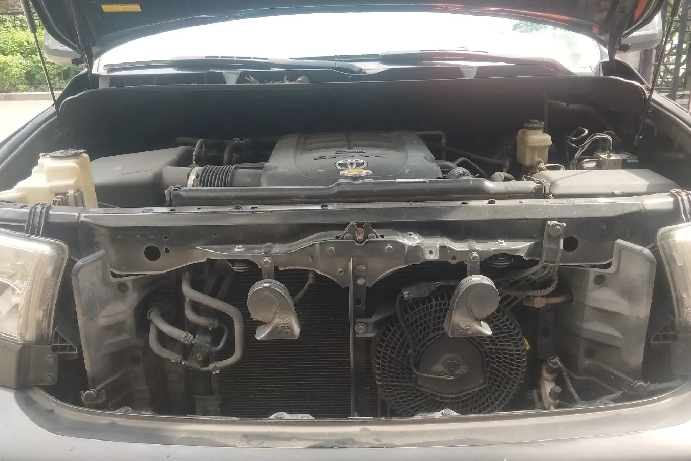 2010 Toyota Sequoia 5.7L 386HP V8 6AT,autocango,china used car exporter,china ev exporter,chinese used car exporter,chinese used ev exporter