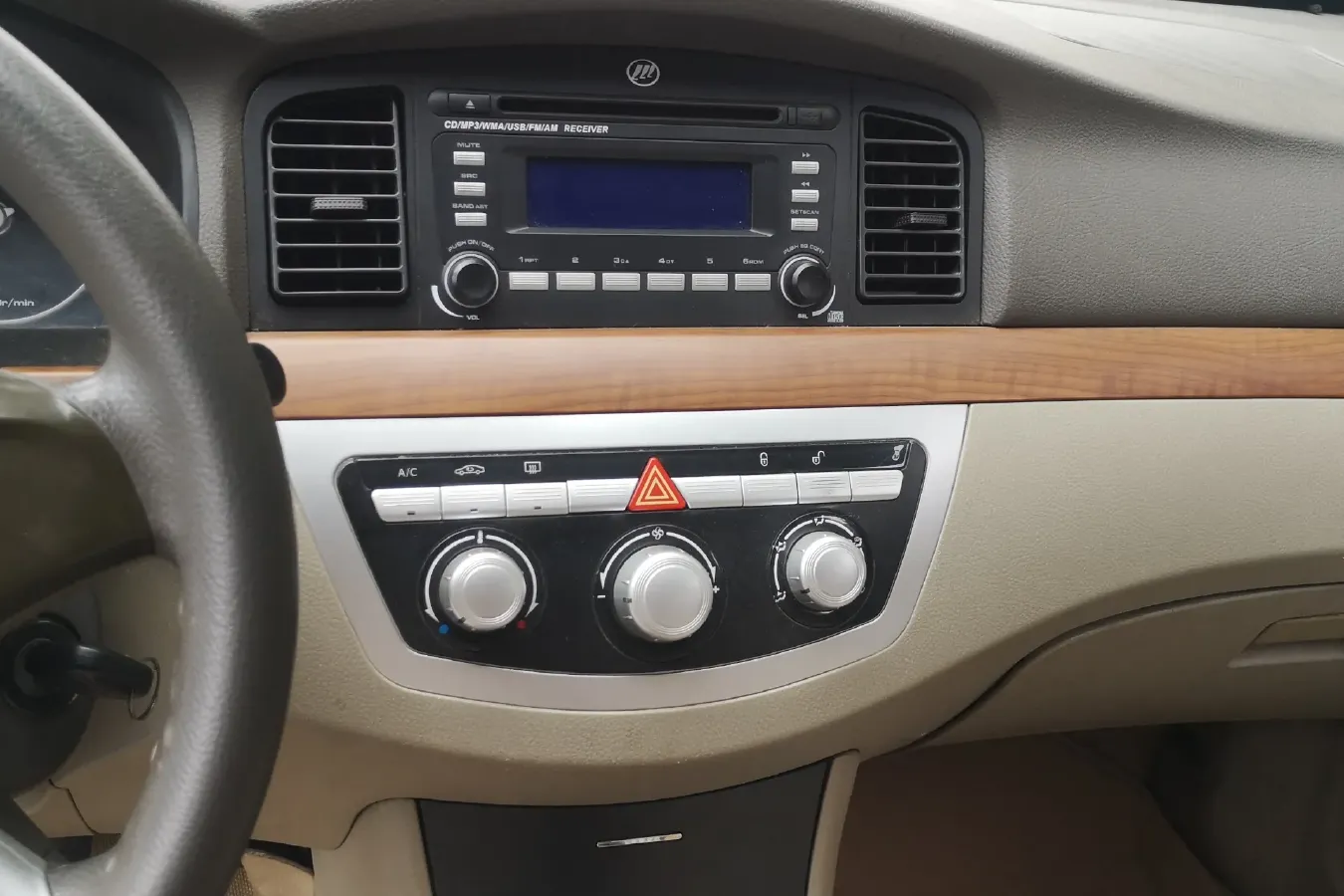 2009 LiFan 620 1.6L 106HP L4 5MT,autocango,china used car exporter,china ev exporter,chinese used car exporter,chinese used ev exporter