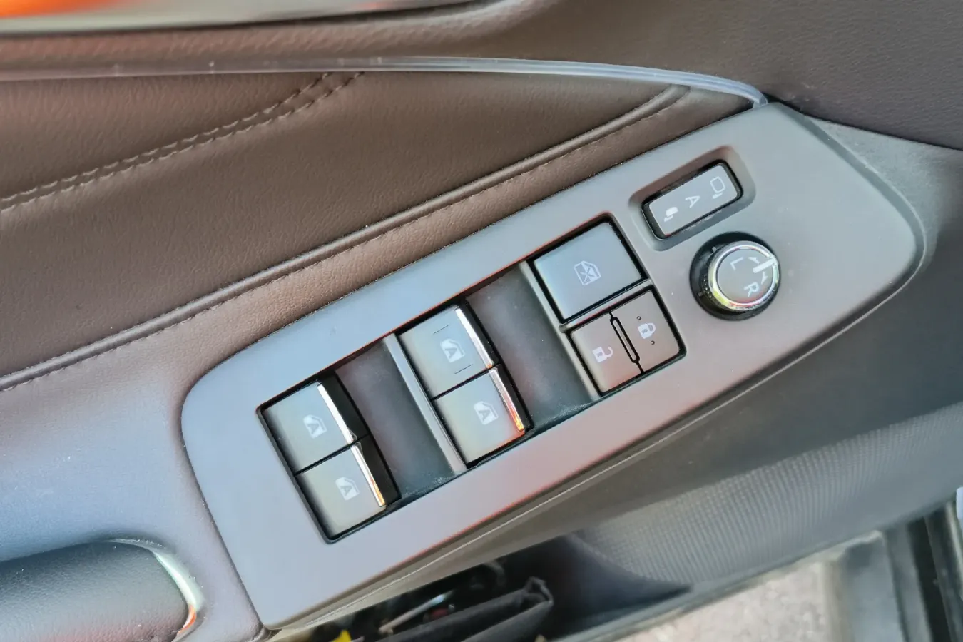 2019 Toyota Avalon 2.5L 178HP L4 E-CVT Hybrid,autocango,china used car exporter,china ev exporter,chinese used car exporter,chinese used ev exporter