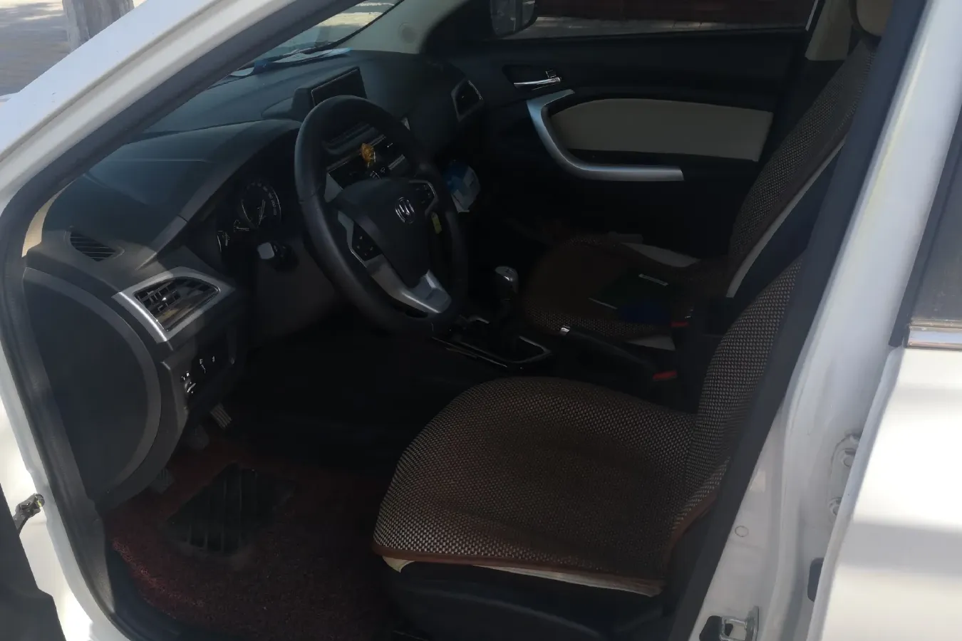 2016 ChangAn Alsvin V7 1.6L 124HP L4 5MT,autocango,china used car exporter,china ev exporter,chinese used car exporter,chinese used ev exporter