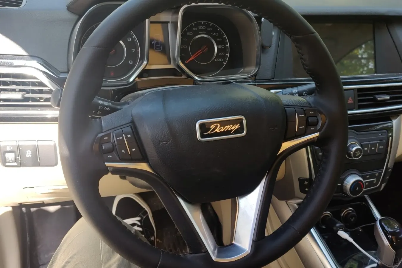 2017 Zotye Damy X5 1.5T 150HP L4 CVT,autocango,china used car exporter,china ev exporter,chinese used car exporter,chinese used ev exporter