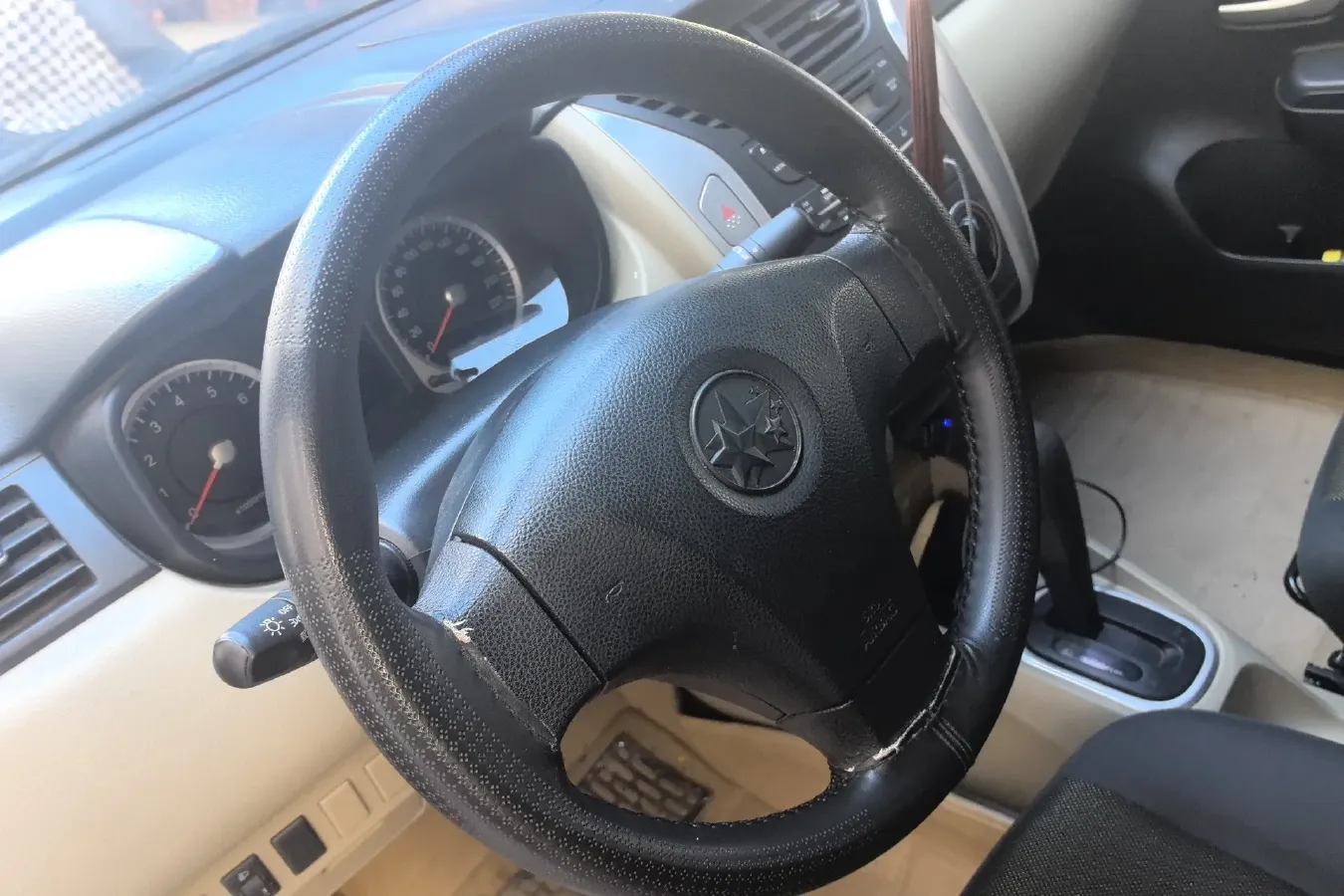 2012 Venucia R50 1.6L 117HP L4 4AT,autocango,china used car exporter,china ev exporter,chinese used car exporter,chinese used ev exporter