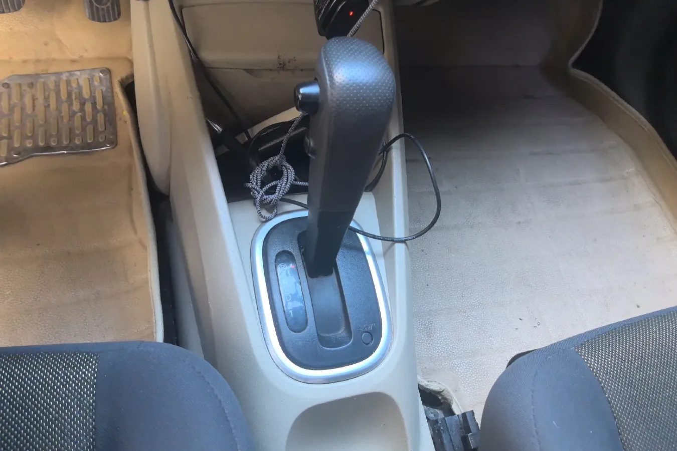 2012 Venucia R50 1.6L 117HP L4 4AT,autocango,china used car exporter,china ev exporter,chinese used car exporter,chinese used ev exporter