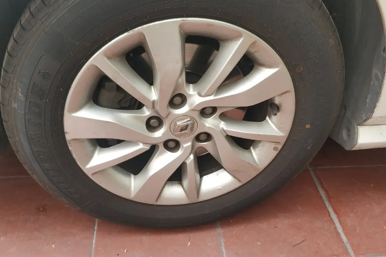 2013 Renault  Latitude 2.0L 139HP L4 CVT,autocango,china used car exporter,china ev exporter,chinese used car exporter,chinese used ev exporter