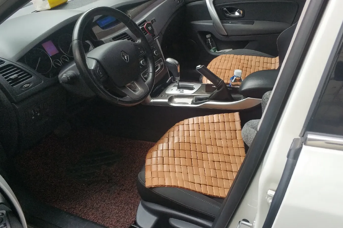 2013 Renault  Latitude 2.0L 139HP L4 CVT,autocango,china used car exporter,china ev exporter,chinese used car exporter,chinese used ev exporter