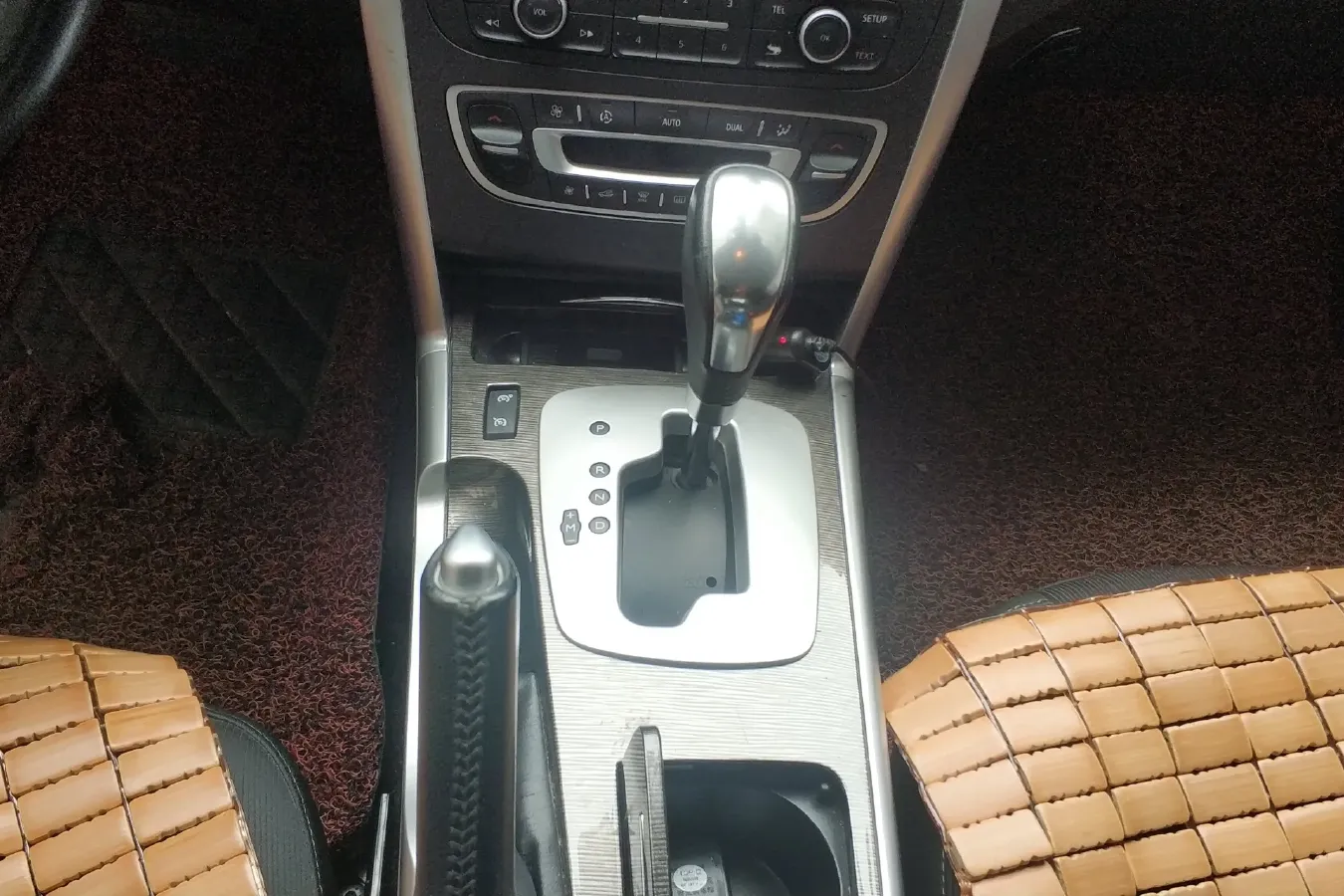 2013 Renault  Latitude 2.0L 139HP L4 CVT,autocango,china used car exporter,china ev exporter,chinese used car exporter,chinese used ev exporter