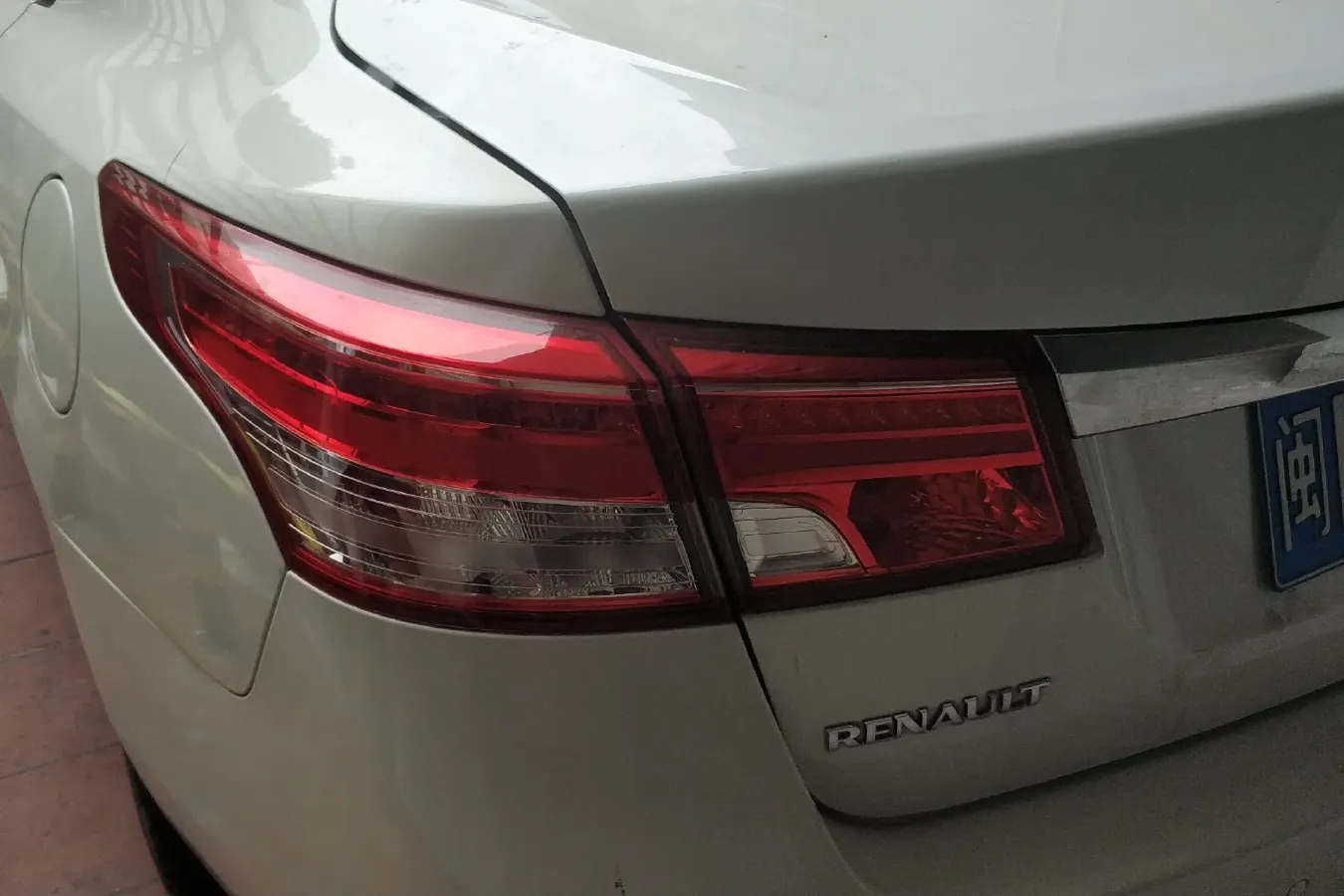 2013 Renault  Latitude 2.0L 139HP L4 CVT,autocango,china used car exporter,china ev exporter,chinese used car exporter,chinese used ev exporter