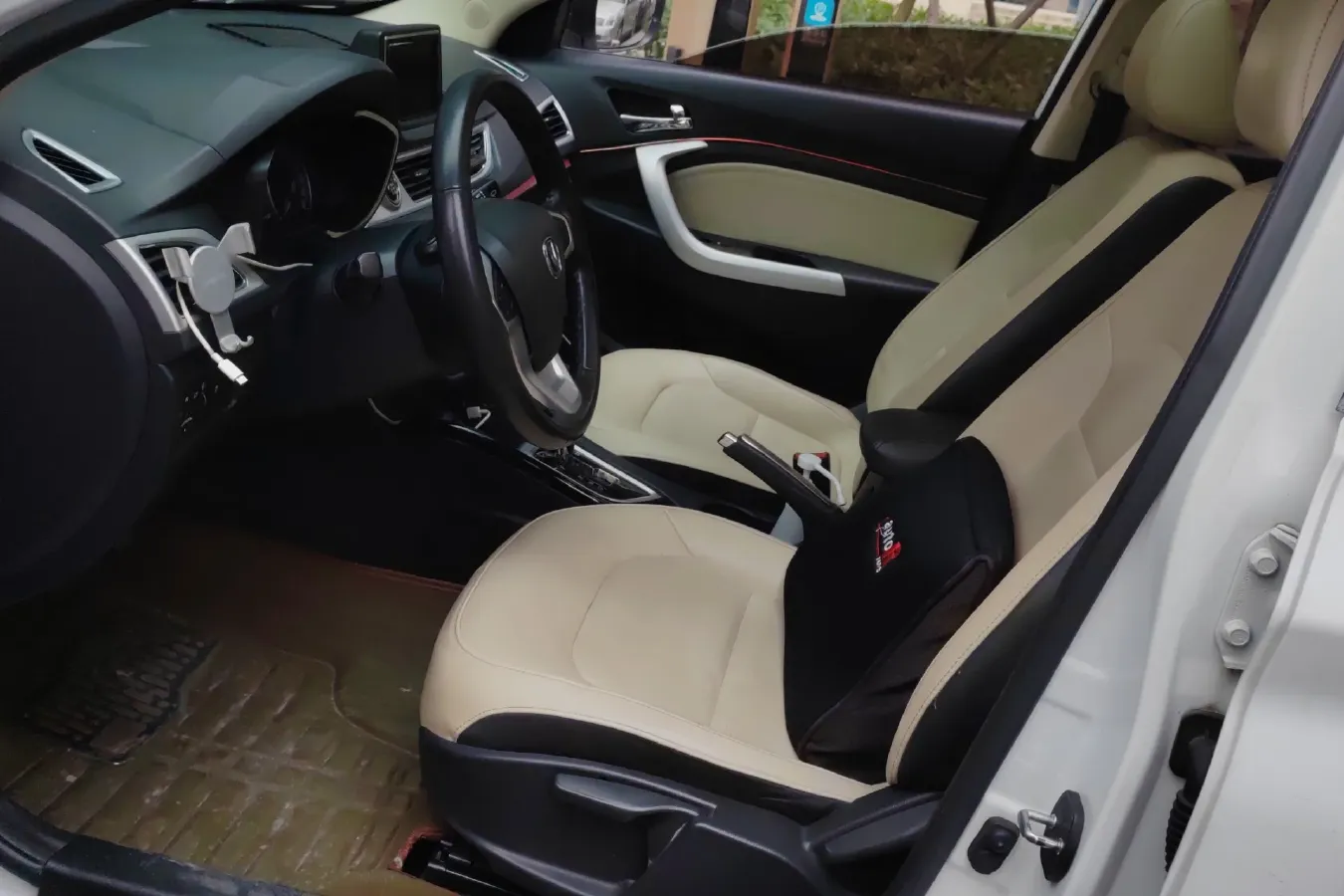 2015 ChangAn Alsvin V7 1.6L 124HP L4 4AT,autocango,china used car exporter,china ev exporter,chinese used car exporter,chinese used ev exporter