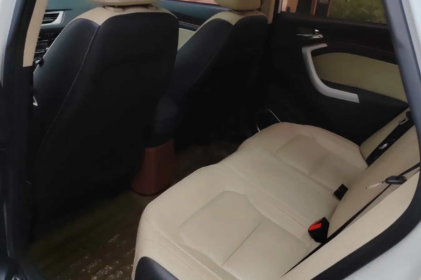 2015 ChangAn Alsvin V7 1.6L 124HP L4 4AT,autocango,china used car exporter,china ev exporter,chinese used car exporter,chinese used ev exporter