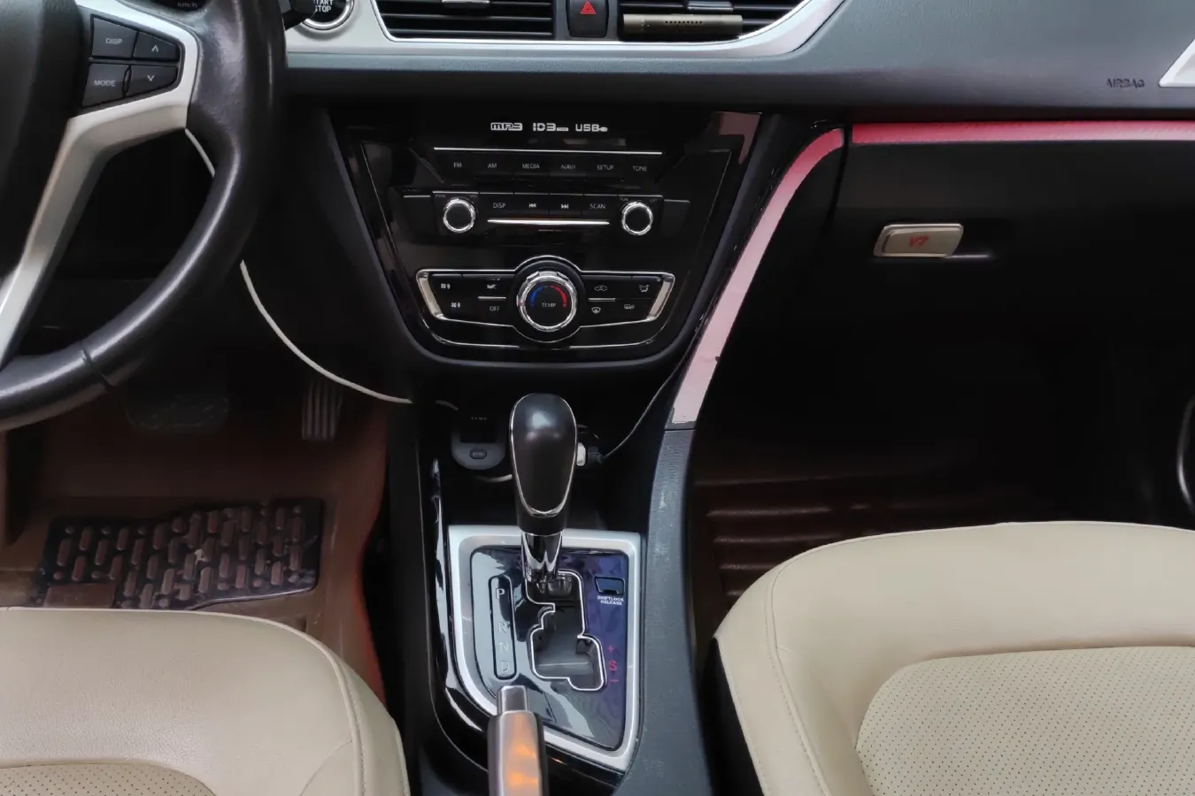 2015 ChangAn Alsvin V7 1.6L 124HP L4 4AT,autocango,china used car exporter,china ev exporter,chinese used car exporter,chinese used ev exporter