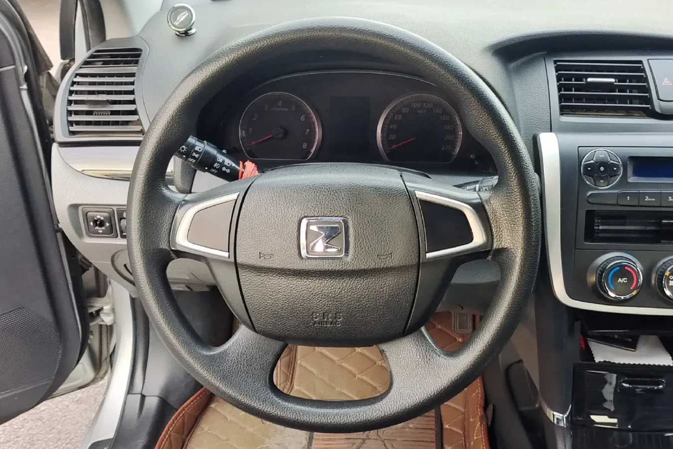 2012 Zotye Z300 1.5L 113HP L4 5MT,autocango,china used car exporter,china ev exporter,chinese used car exporter,chinese used ev exporter