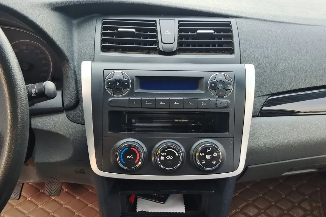 2012 Zotye Z300 1.5L 113HP L4 5MT,autocango,china used car exporter,china ev exporter,chinese used car exporter,chinese used ev exporter