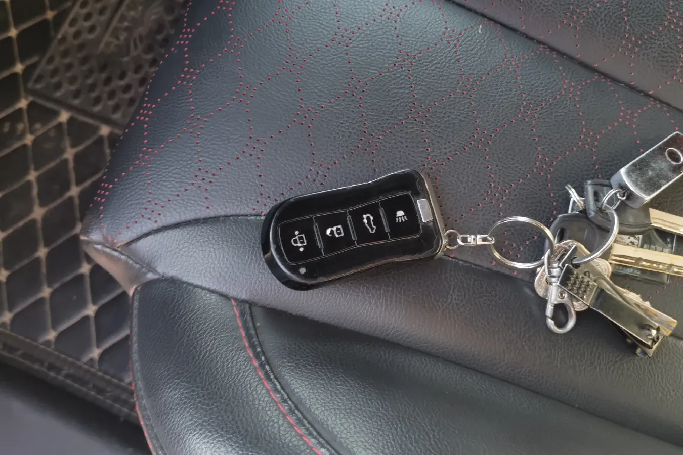 2019 HaiMa 8S 1.6T 195HP L4 6AT,autocango,china used car exporter,china ev exporter,chinese used car exporter,chinese used ev exporter