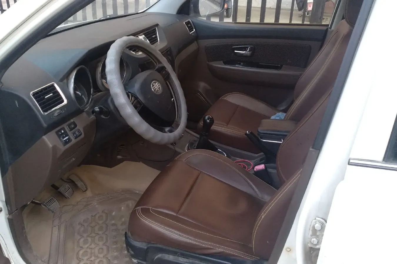 2015 FAW Senia S80 1.5L 109HP L4 5MT,autocango,china used car exporter,china ev exporter,chinese used car exporter,chinese used ev exporter