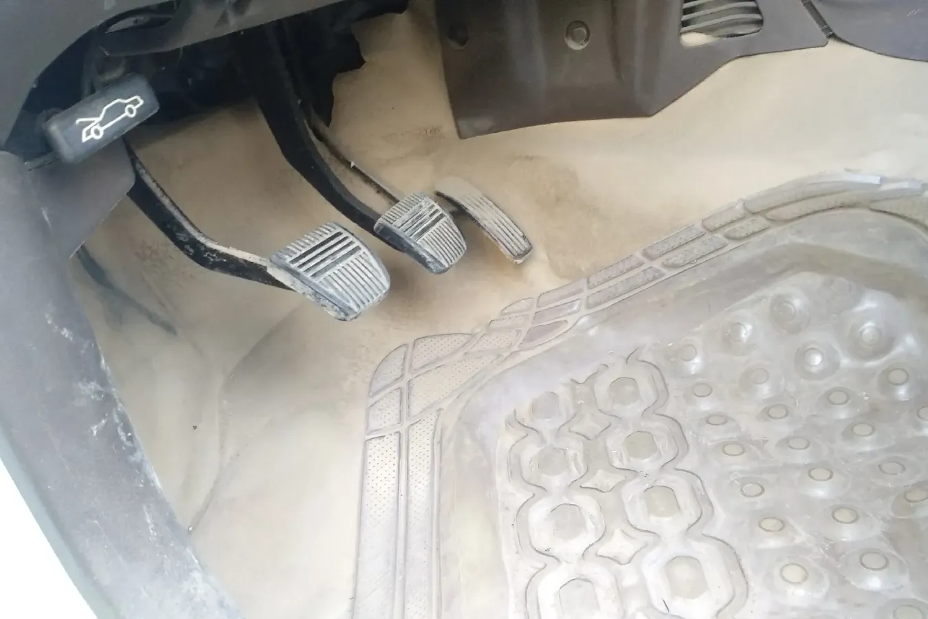 2015 FAW Senia S80 1.5L 109HP L4 5MT,autocango,china used car exporter,china ev exporter,chinese used car exporter,chinese used ev exporter