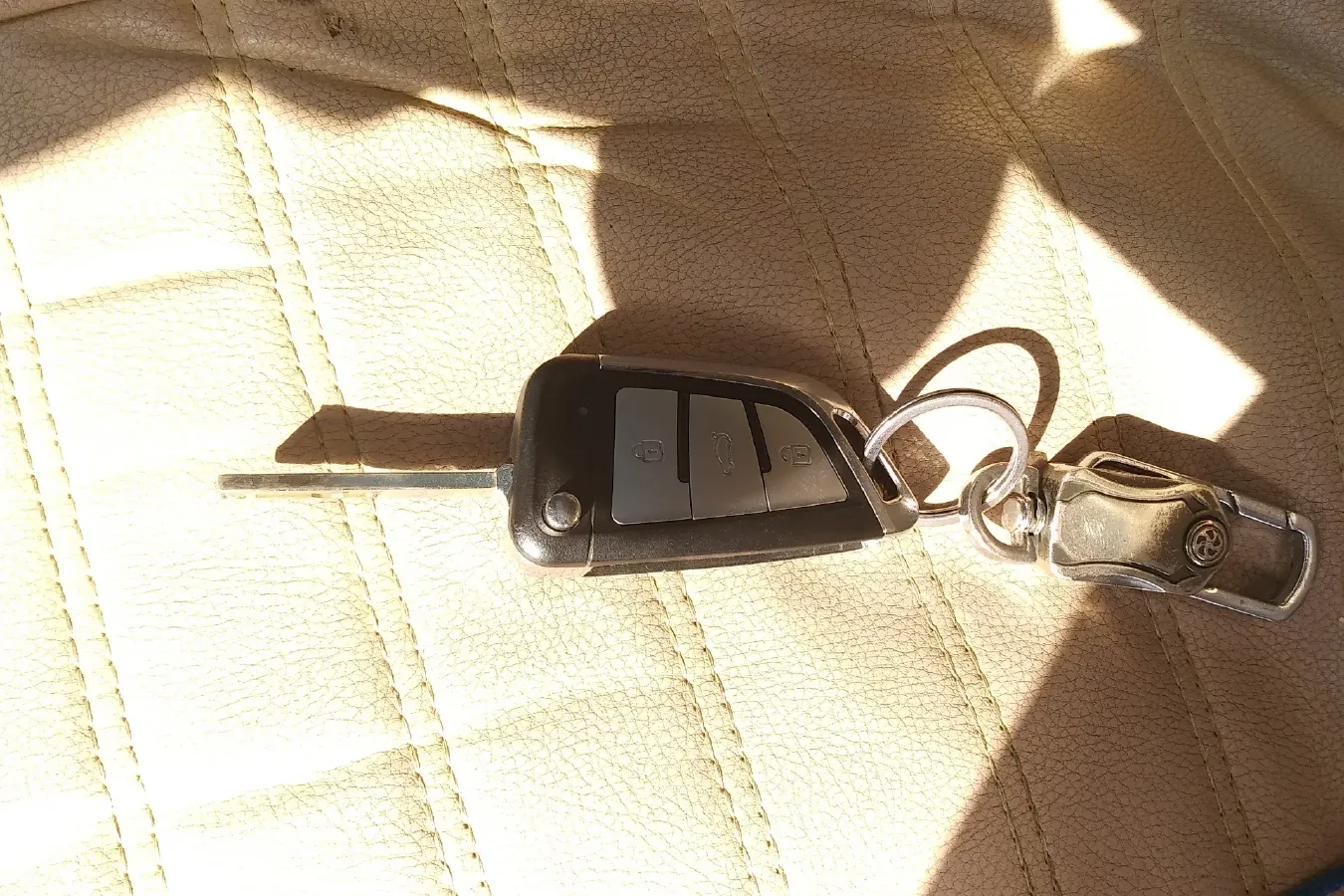 2012 Roewe 950 2.0L 147HP L4 6AT,autocango,china used car exporter,china ev exporter,chinese used car exporter,chinese used ev exporter