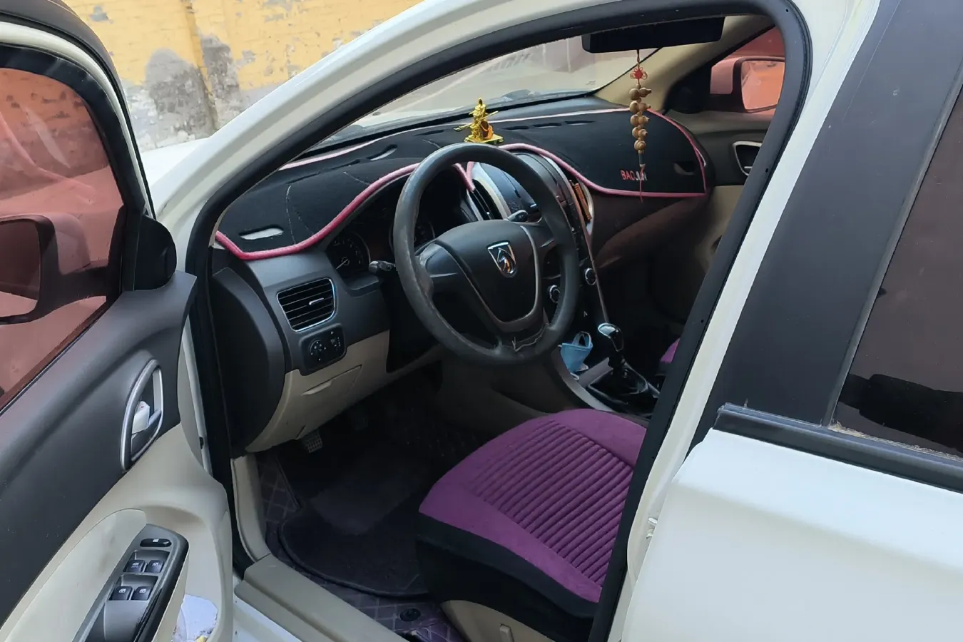 2014 BaoJun 610 1.5L 112HP L4 5MT,autocango,china used car exporter,china ev exporter,chinese used car exporter,chinese used ev exporter