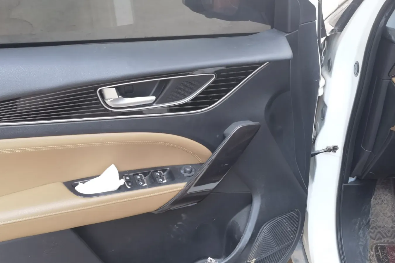 2020 Luxgen URX 1.8T 204HP L4 6AT,autocango,china used car exporter,china ev exporter,chinese used car exporter,chinese used ev exporter