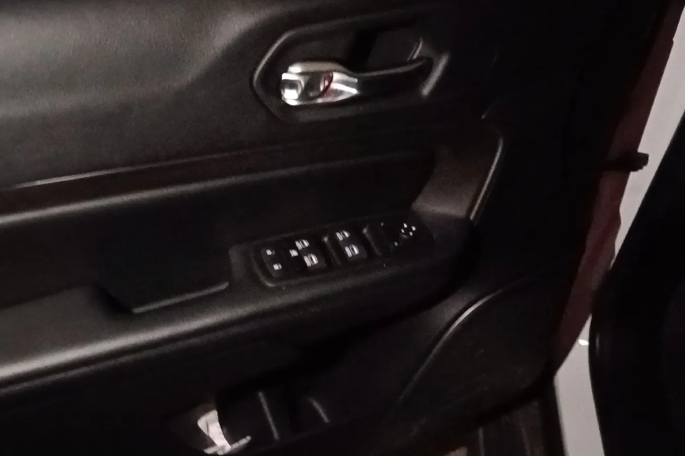 2018 Jeep Commander 2.0T 234HP L4 9AT,autocango,china used car exporter,china ev exporter,chinese used car exporter,chinese used ev exporter