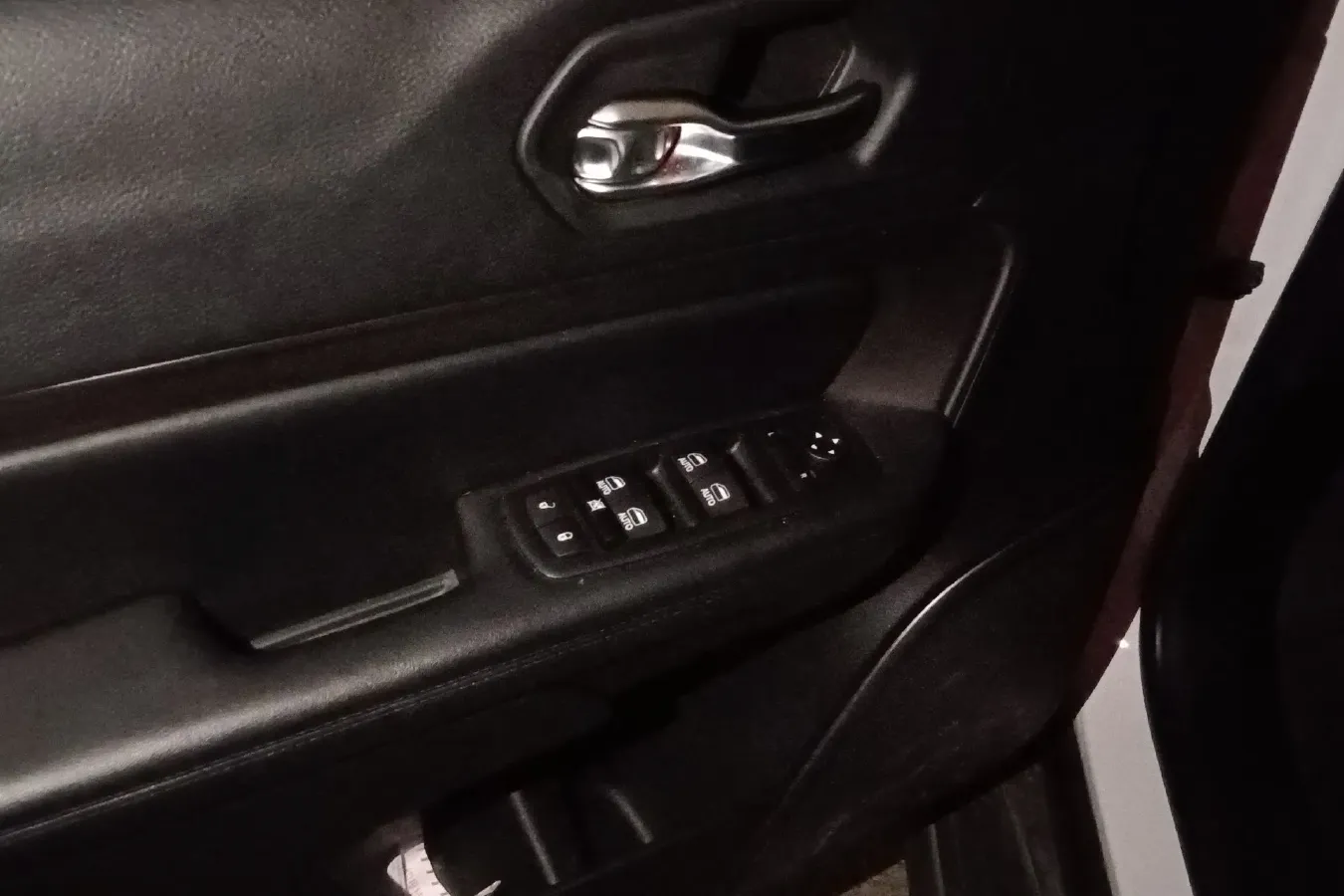 2018 Jeep Commander 2.0T 234HP L4 9AT,autocango,china used car exporter,china ev exporter,chinese used car exporter,chinese used ev exporter