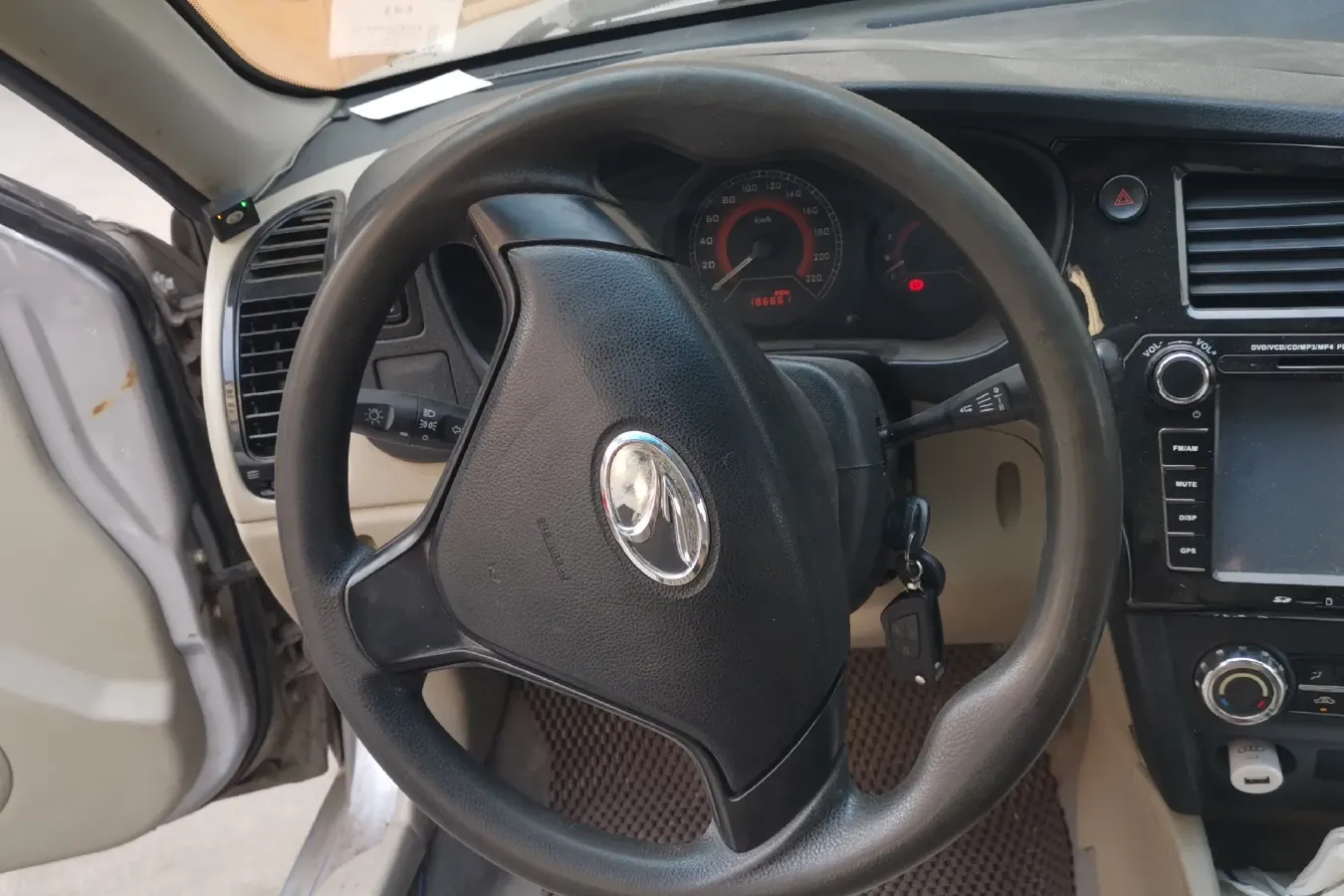 2012 Soueast V3 1.5L 120HP L4 5MT,autocango,china used car exporter,china ev exporter,chinese used car exporter,chinese used ev exporter