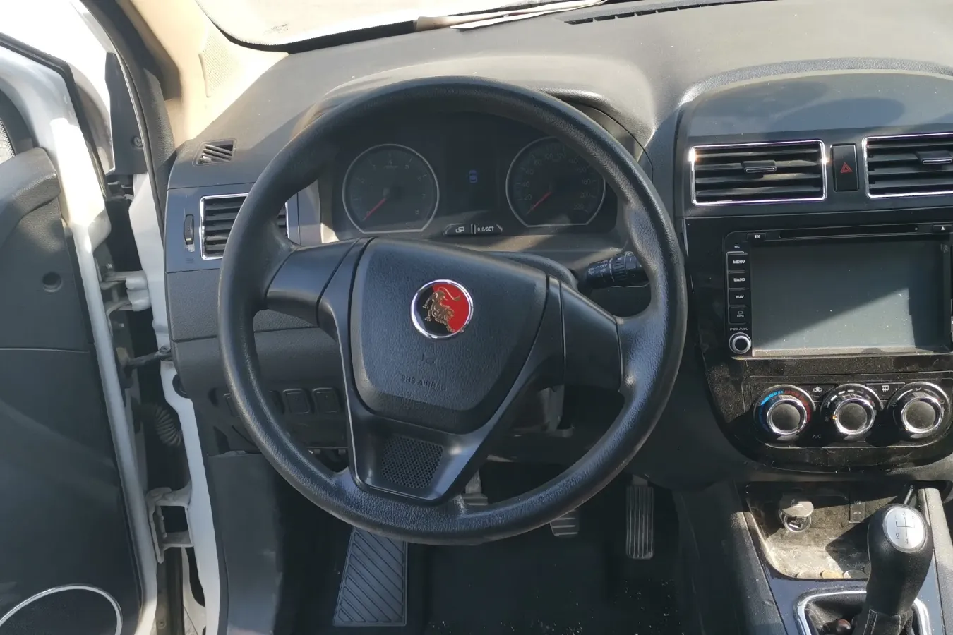 2015 DongFeng Forthing Joyear X3 1.5L 120HP L4 5MT,autocango,china used car exporter,china ev exporter,chinese used car exporter,chinese used ev exporter