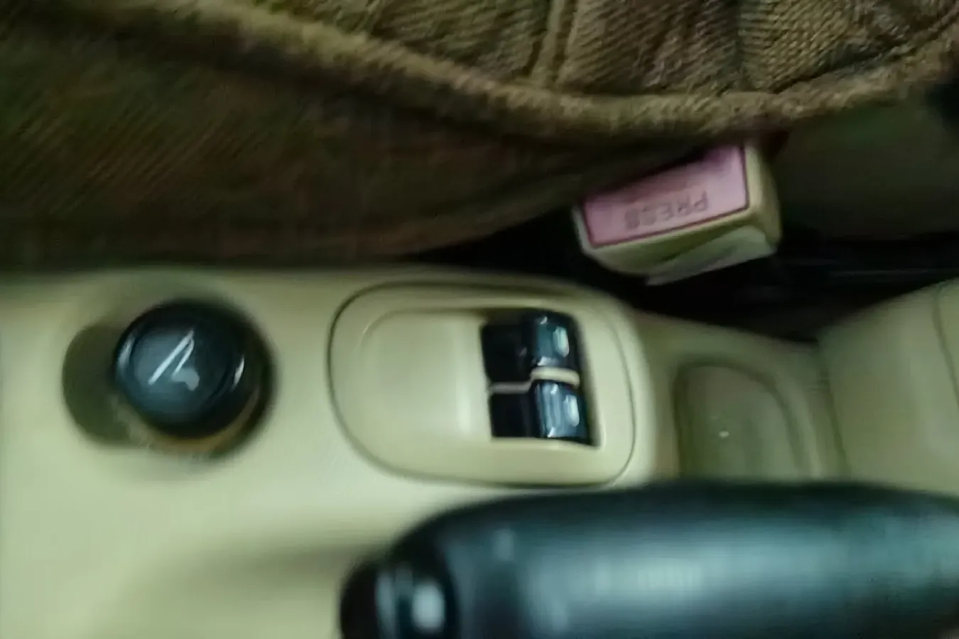 2010 Peugeot 207 1.4L 76HP L4 5MT,autocango,china used car exporter,china ev exporter,chinese used car exporter,chinese used ev exporter