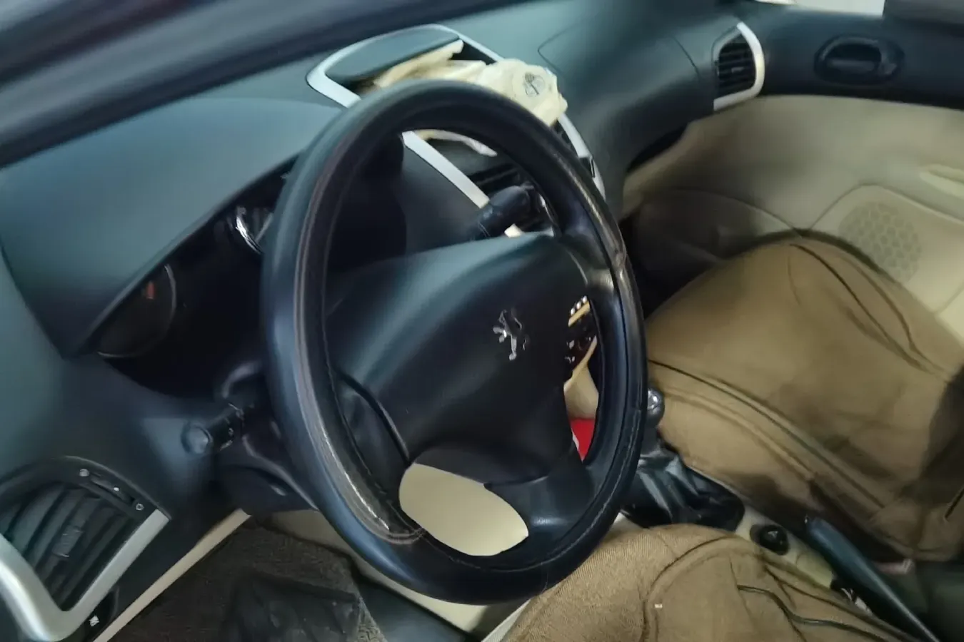 2010 Peugeot 207 1.4L 76HP L4 5MT,autocango,china used car exporter,china ev exporter,chinese used car exporter,chinese used ev exporter