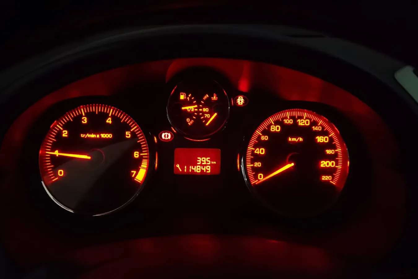 2010 Peugeot 207 1.4L 76HP L4 5MT,autocango,china used car exporter,china ev exporter,chinese used car exporter,chinese used ev exporter