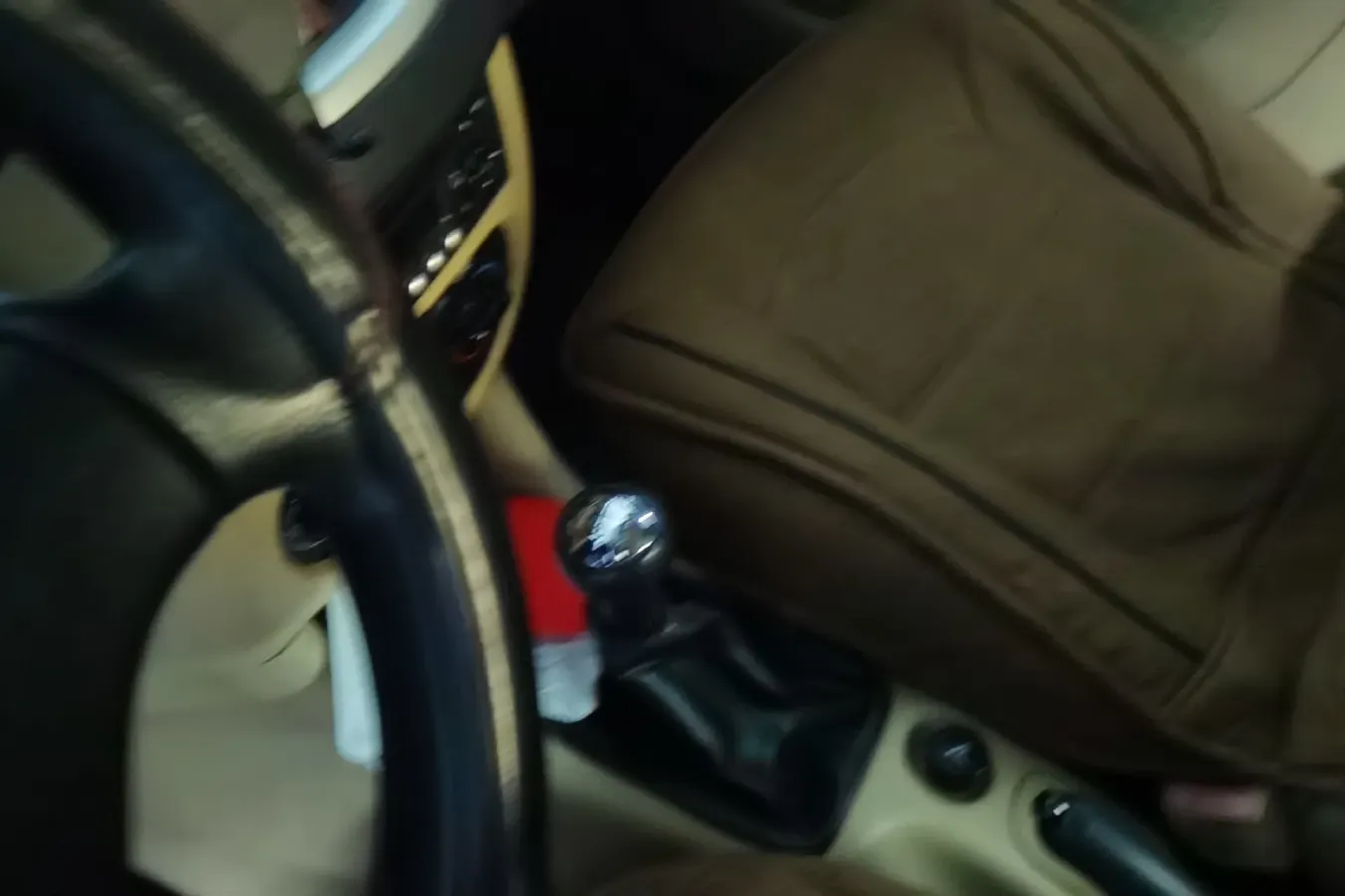 2010 Peugeot 207 1.4L 76HP L4 5MT,autocango,china used car exporter,china ev exporter,chinese used car exporter,chinese used ev exporter