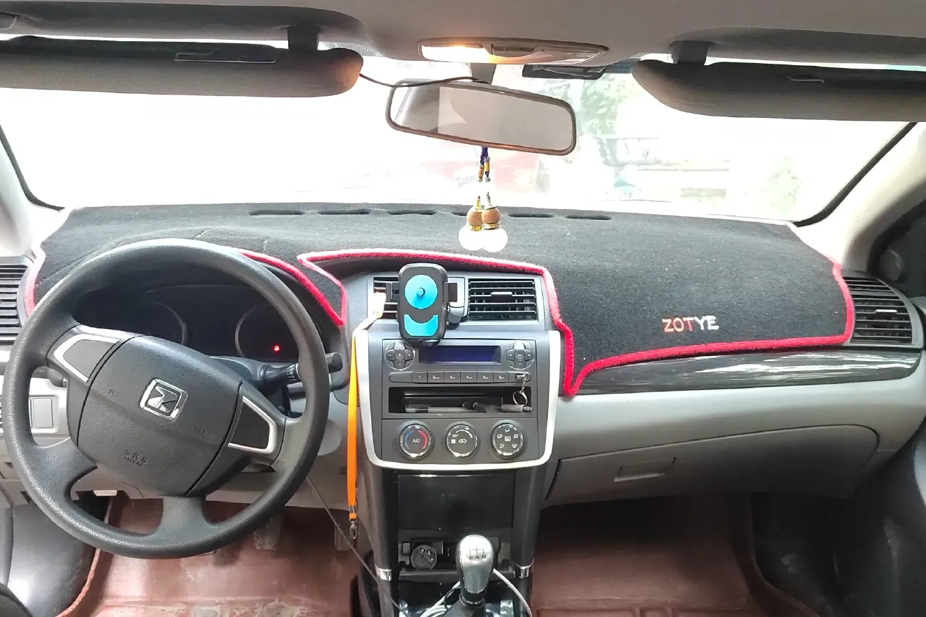 2014 Zotye Z300 1.5L 113HP L4 5MT,autocango,china used car exporter,china ev exporter,chinese used car exporter,chinese used ev exporter