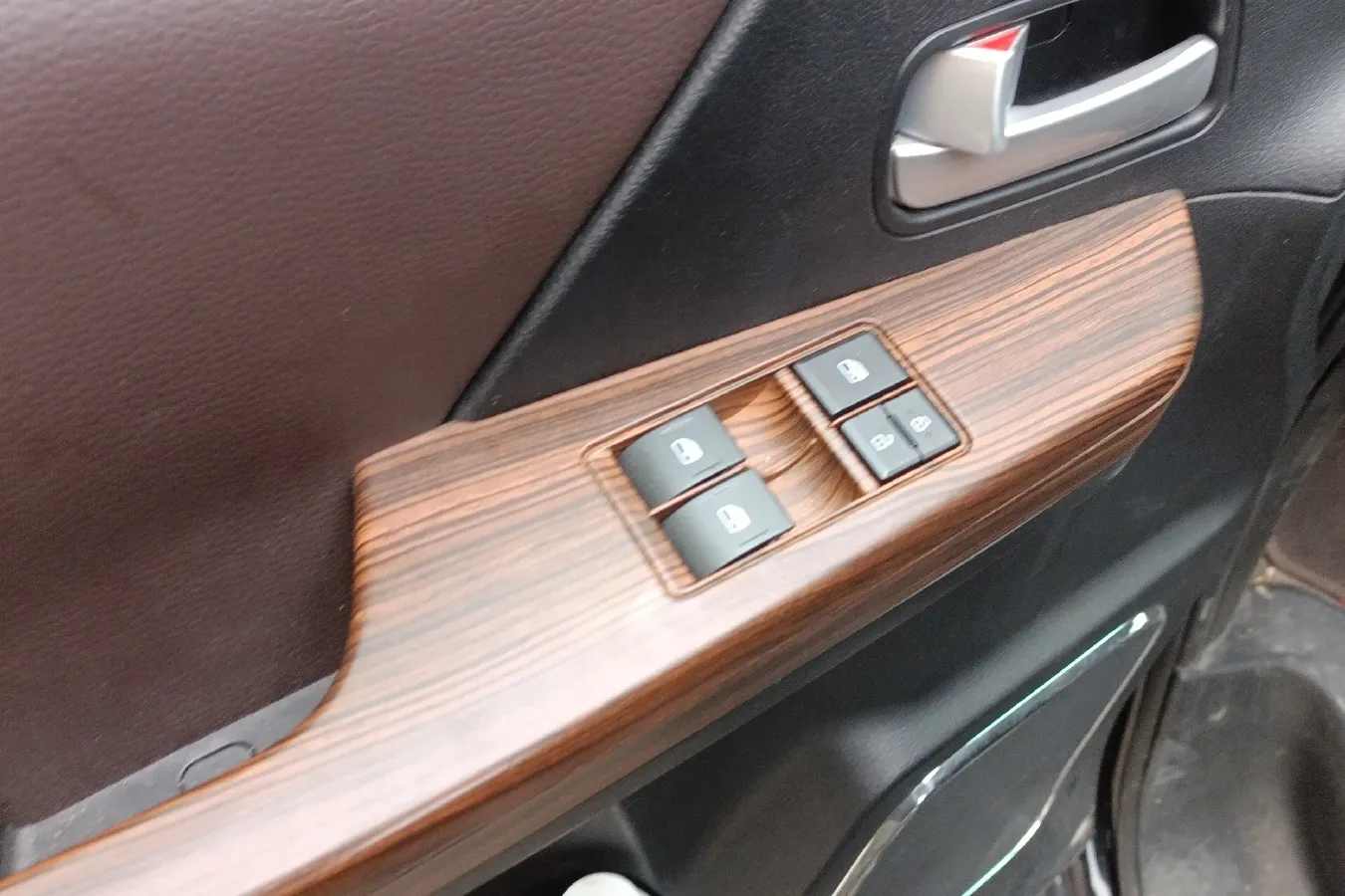 2021 DongFeng Forthing LingZhi Plus 2.0L 117HP L4 6MT,autocango,china used car exporter,china ev exporter,chinese used car exporter,chinese used ev exporter