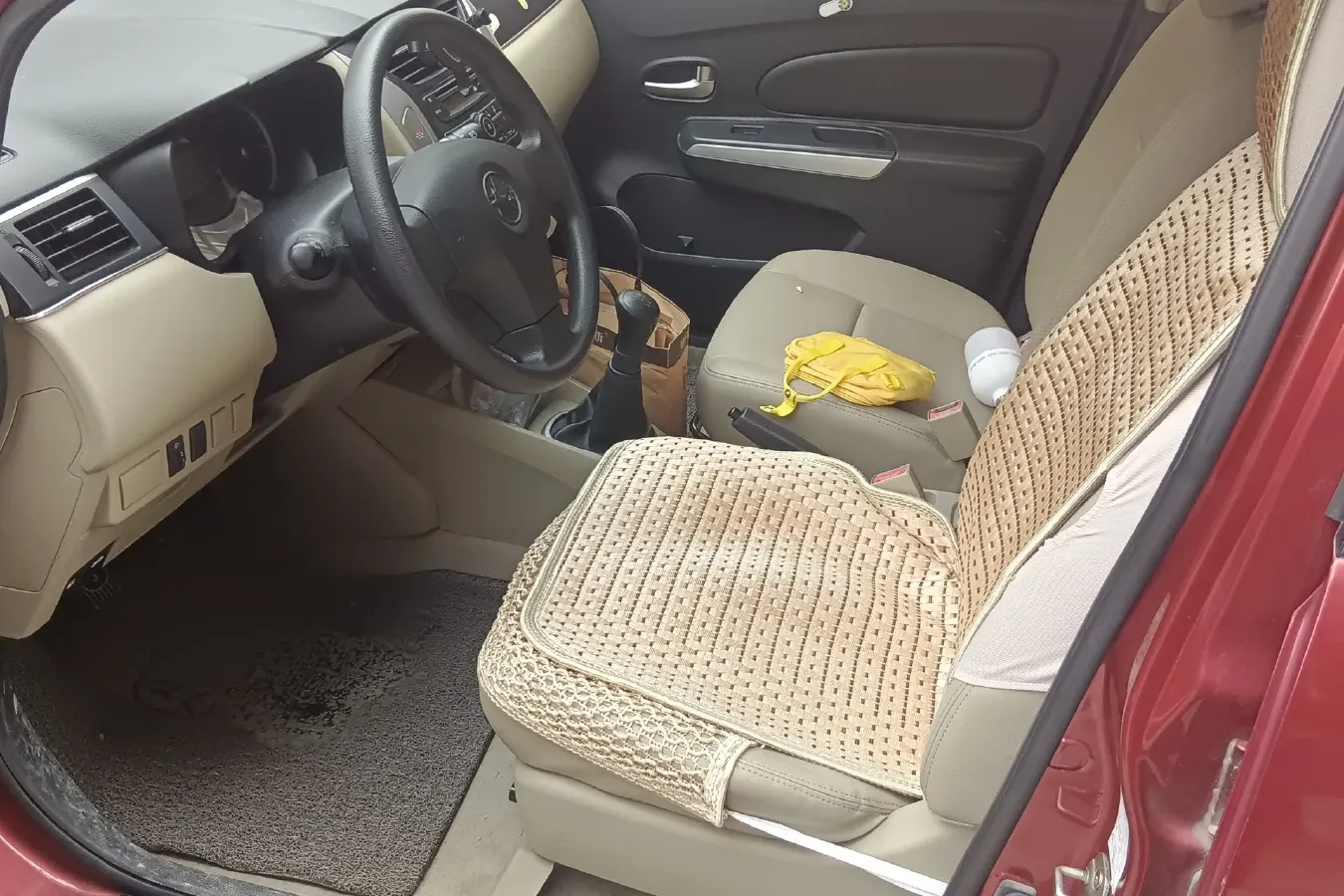 2012 Venucia R50 1.6L 117HP L4 5MT,autocango,china used car exporter,china ev exporter,chinese used car exporter,chinese used ev exporter