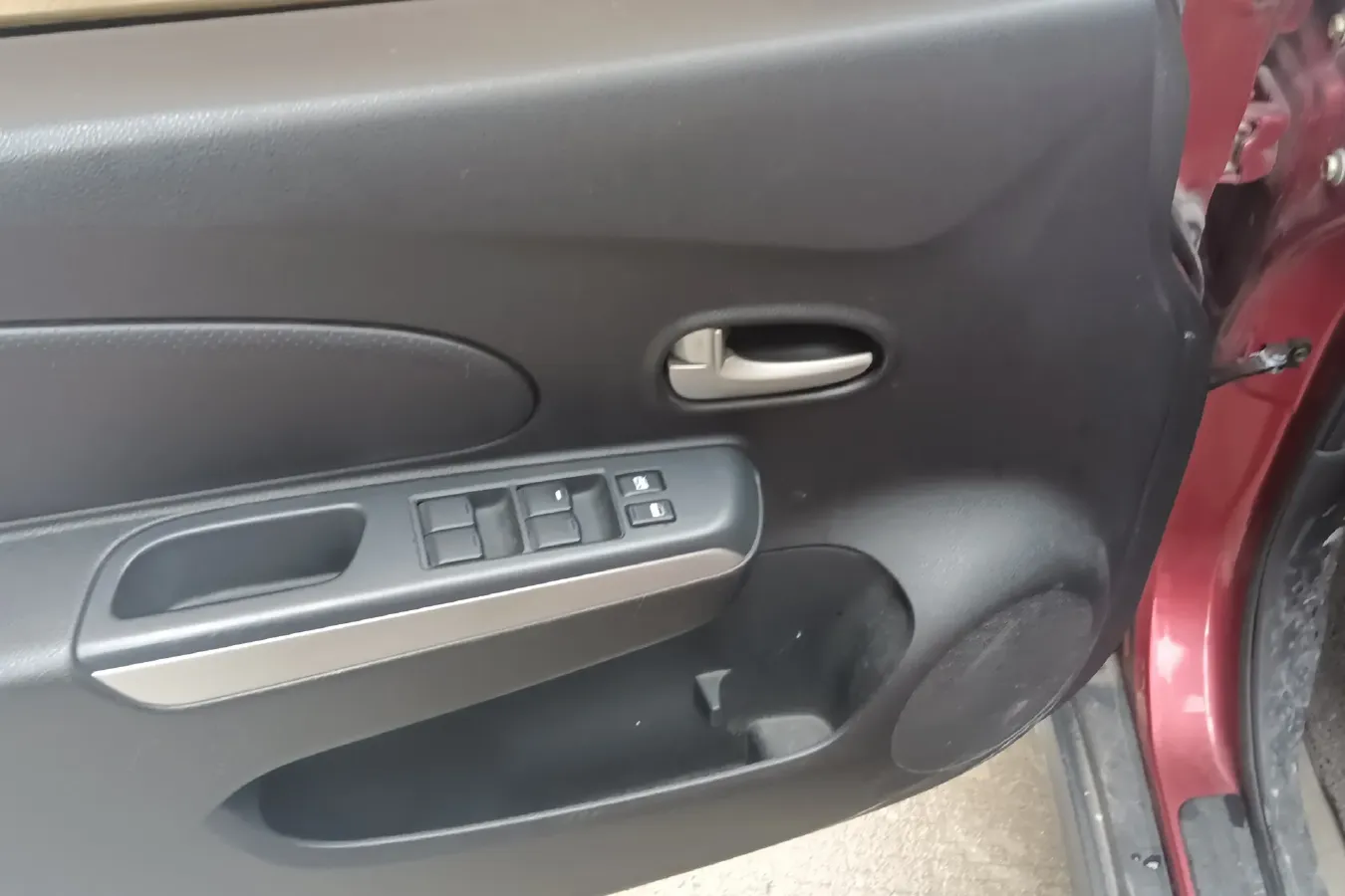 2012 Venucia R50 1.6L 117HP L4 5MT,autocango,china used car exporter,china ev exporter,chinese used car exporter,chinese used ev exporter