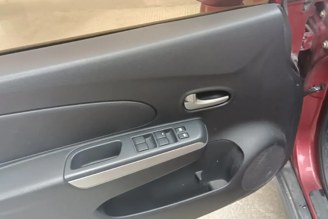 2012 Venucia R50 1.6L 117HP L4 5MT,autocango,china used car exporter,china ev exporter,chinese used car exporter,chinese used ev exporter