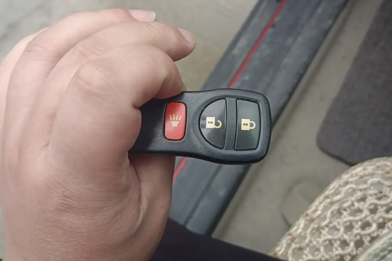 2012 Venucia R50 1.6L 117HP L4 5MT,autocango,china used car exporter,china ev exporter,chinese used car exporter,chinese used ev exporter