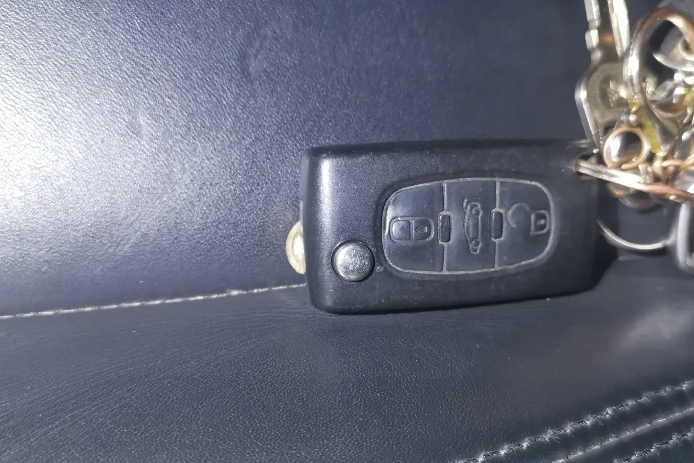 2011 Peugeot RCZ 1.6T 156HP L4 6AT,autocango,china used car exporter,china ev exporter,chinese used car exporter,chinese used ev exporter