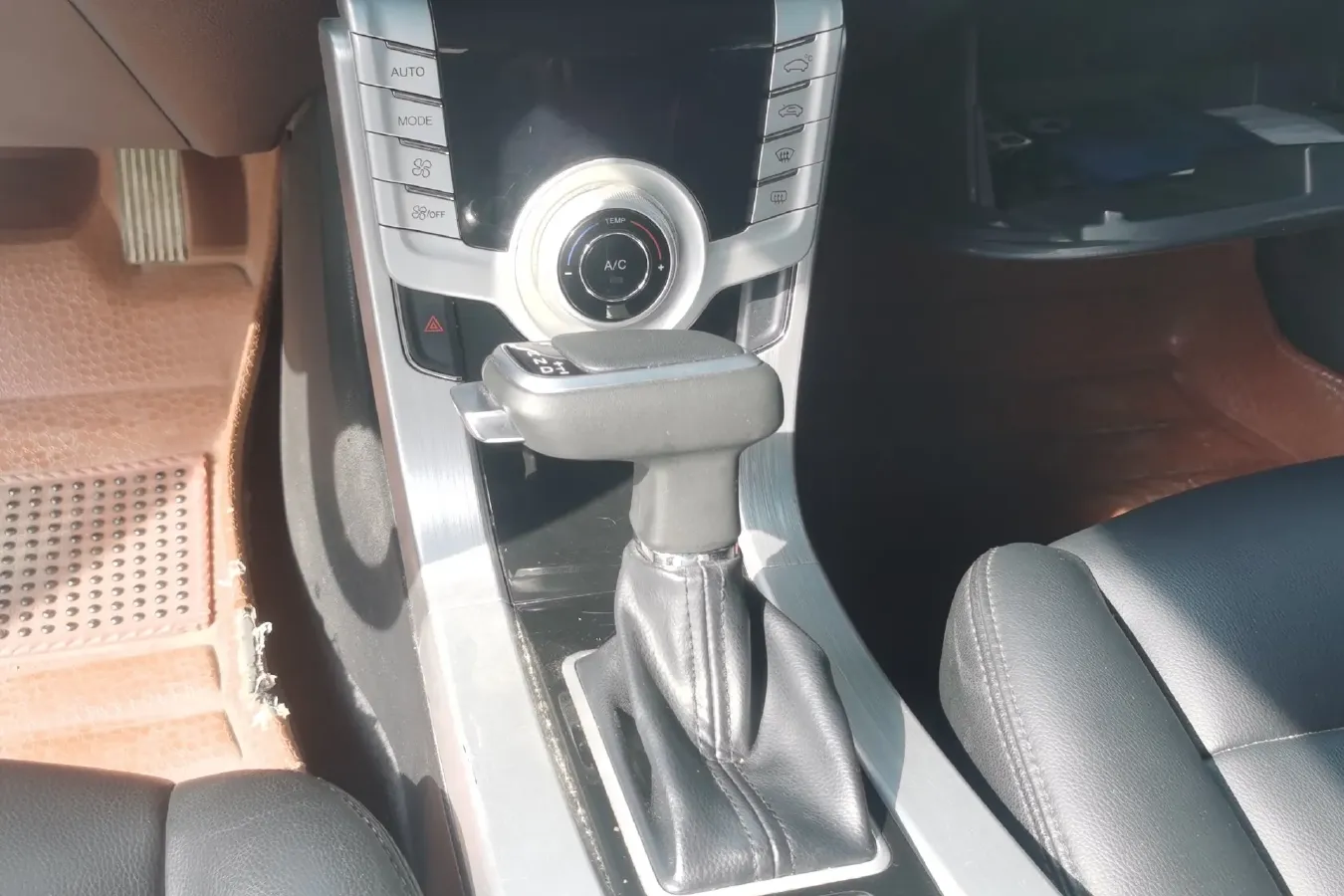 2014 Luxgen 5 1.8T 154HP L4 5AT,autocango,china used car exporter,china ev exporter,chinese used car exporter,chinese used ev exporter