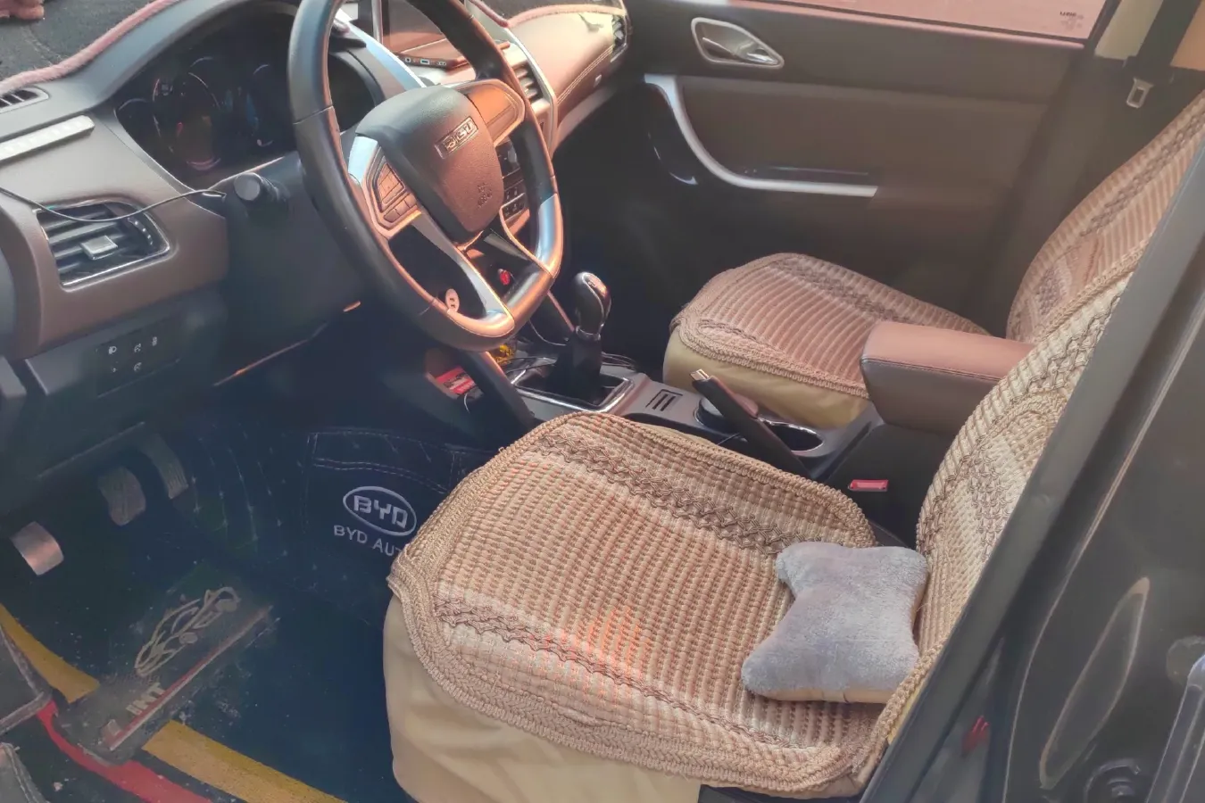 2017 BiSu T5 1.5T 150HP L4 6MT,autocango,china used car exporter,china ev exporter,chinese used car exporter,chinese used ev exporter