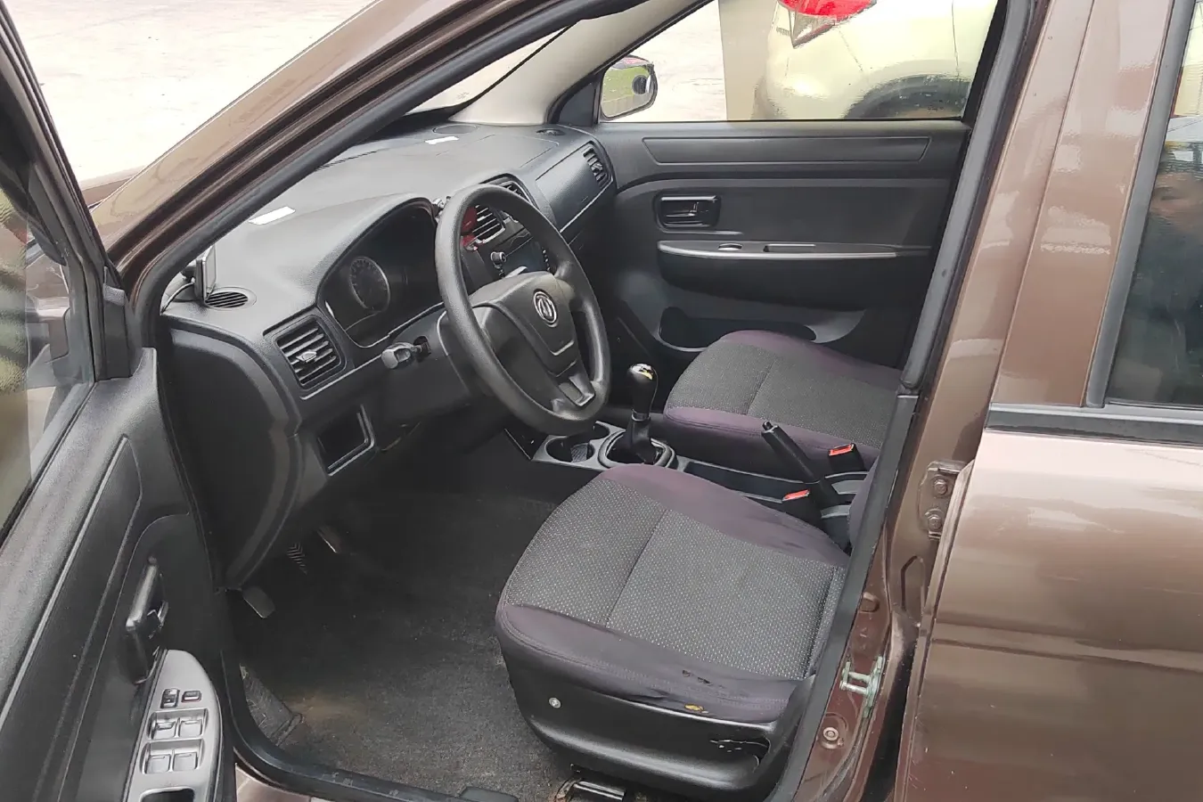 2014 DongFeng Fengon Fengon 330 1.5L 109HP L4 5MT,autocango,china used car exporter,china ev exporter,chinese used car exporter,chinese used ev exporter