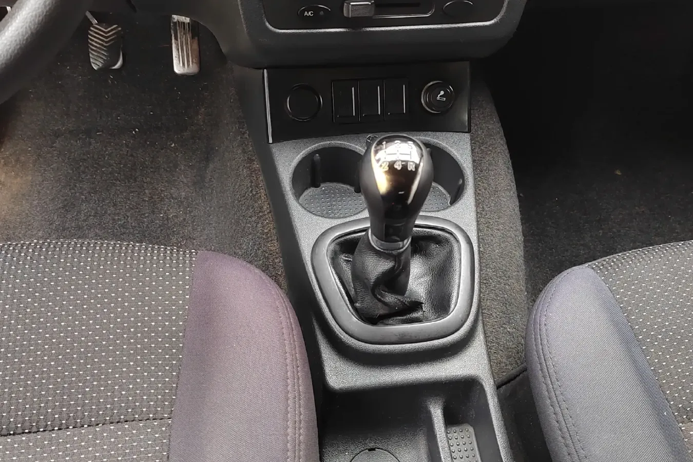 2014 DongFeng Fengon Fengon 330 1.5L 109HP L4 5MT,autocango,china used car exporter,china ev exporter,chinese used car exporter,chinese used ev exporter